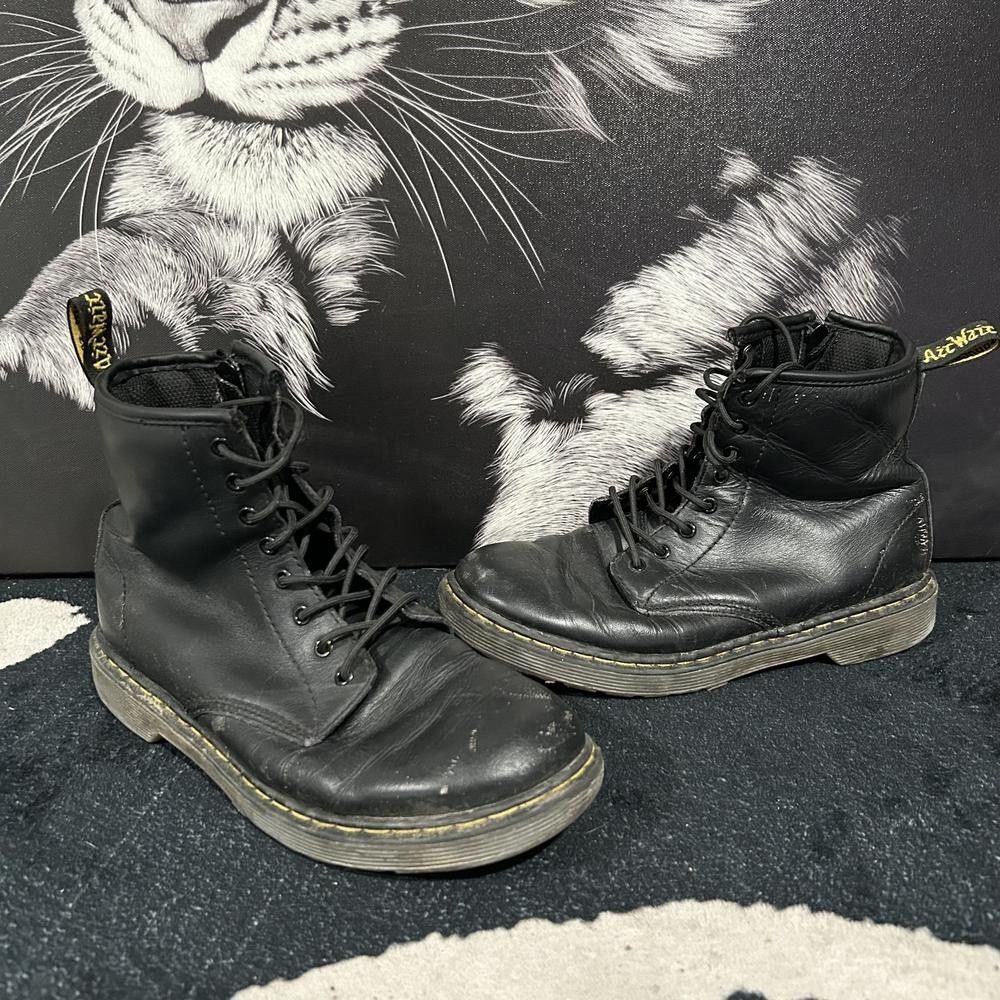 Dr. Martens Delaney AW004 Combat Boot Unisex M4/W5 Black Leather Side Zipper